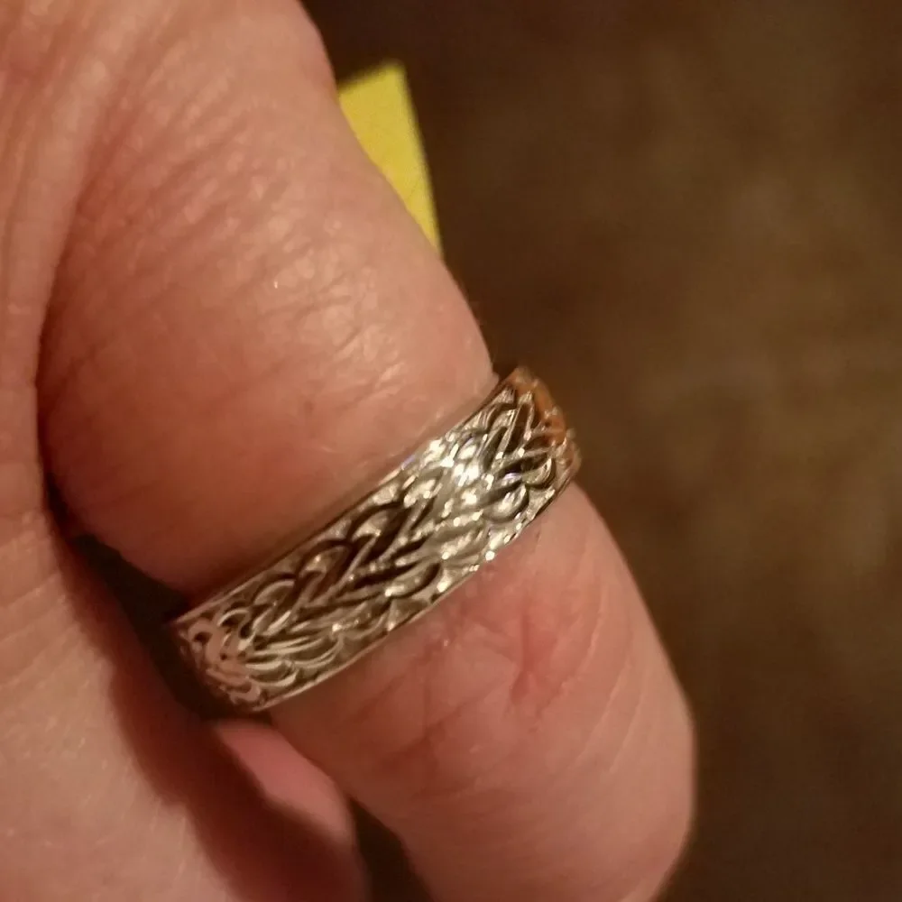 Sterling Silver Ring Size 6‎
